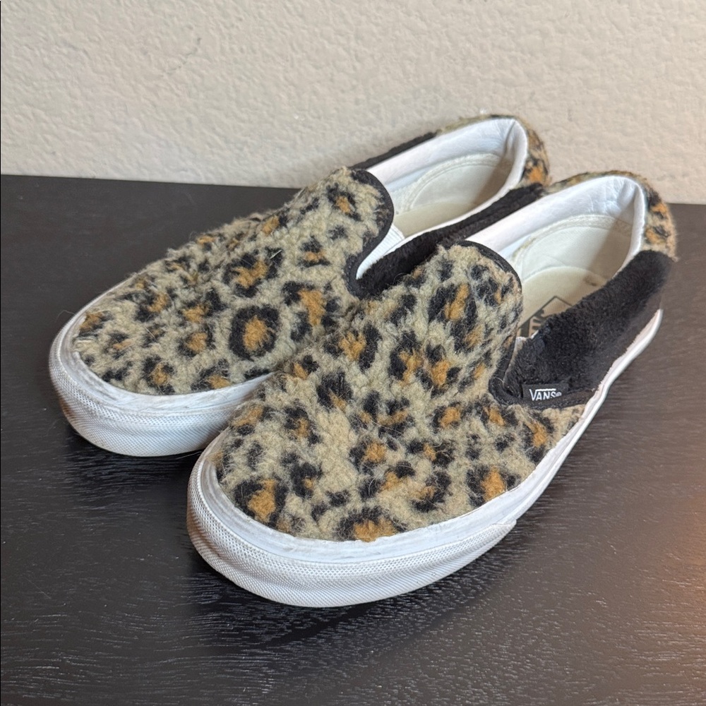 Vans Fuzzy Leopard‎ Faux Fur Slip Ons Women’s Size 8